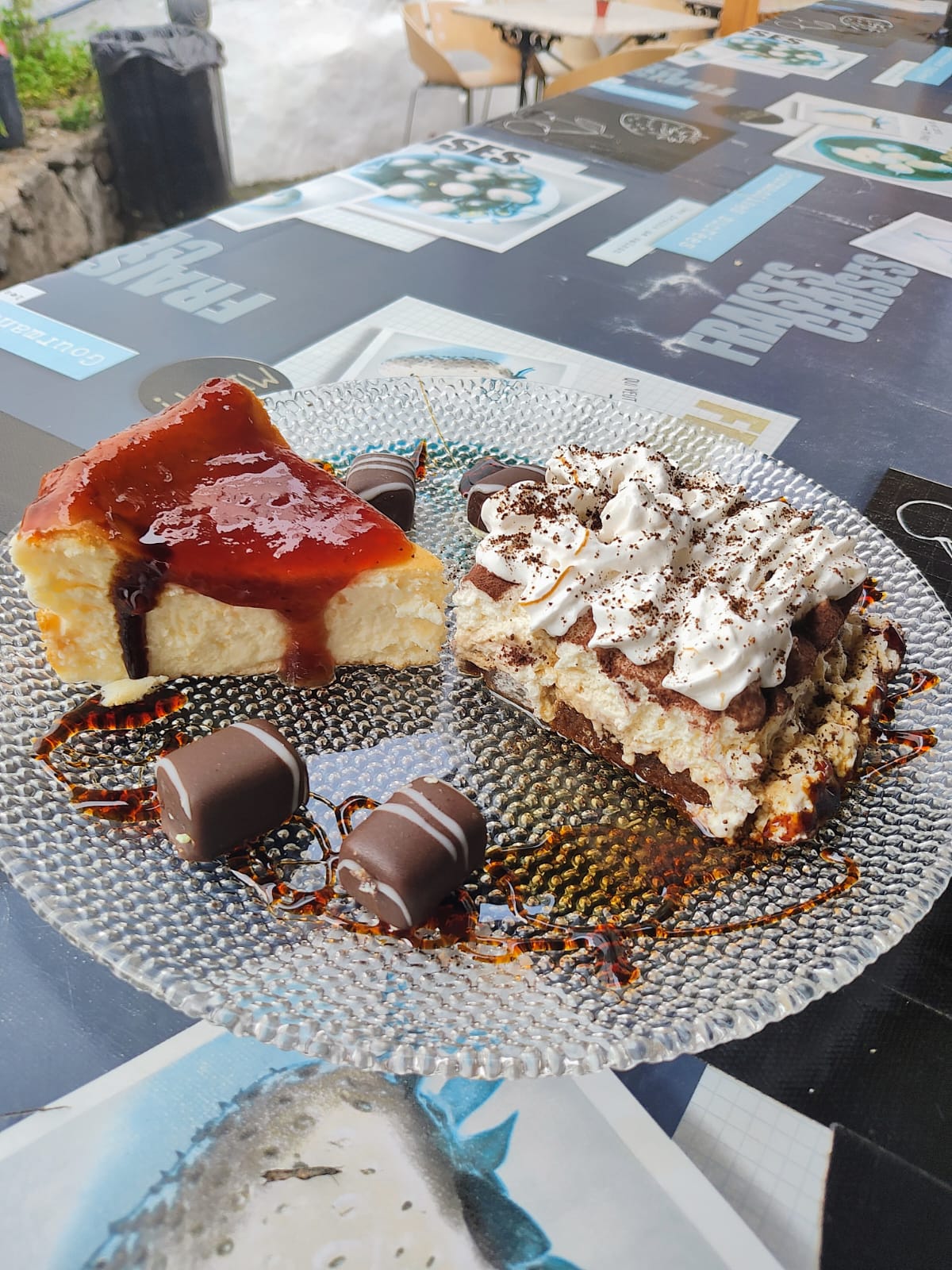 Reposteria casera del Bochinche La Castana — tiramisu y tarta de queso con tuno indio